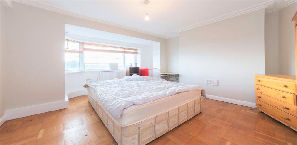 			3 Bedroom, 1 bath, 1 reception Flat			 Oman Avenue, WILLESDEN GREEN